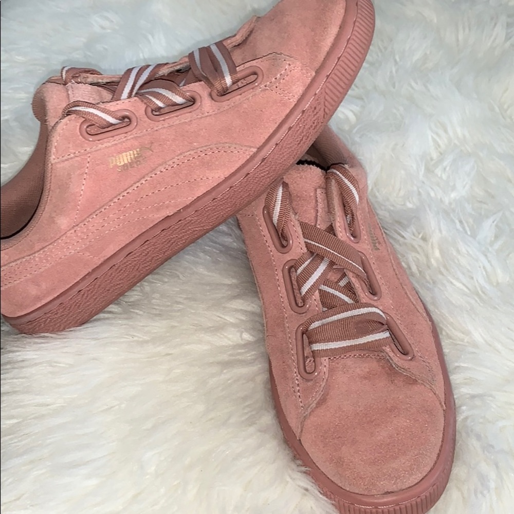 Rose Suede Pumas